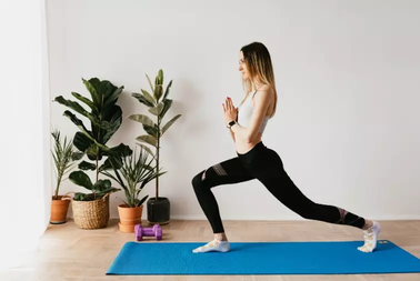 Musculation à la maison en période de confinement femme